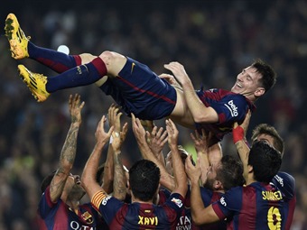 Noticia Radio Panamá | Messi batió el récord de Zarra y recibió un manteo y un pasillo