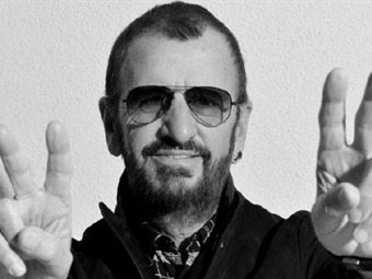 Noticia Radio Panamá | Exbaterista de Los Beatles Ringo Starr se presenta por todo lo alto en Bogotá