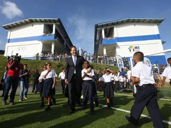Noticia Radio Panamá | Presidente Varela hace recorrido en escuelas ante el inicio del año lectivo
