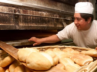 Noticia Radio Panamá | Panaderos venezolanos importarán harina desde Colombia