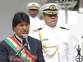 Noticia Radio Panamá | Evo Morales anunció la renovación de material bélico para las fuerzas armadas de Bolivia