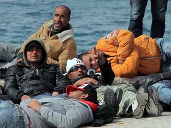 Noticia Radio Panamá | Siguen llegando barcazas con migrantes a Italia