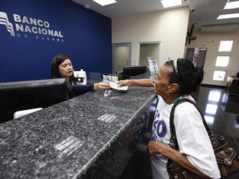 Noticia Radio Panamá | Próximo pago de 120 a los 65 iniciara con plan piloto para cobro con tarjeta