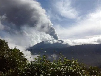 Noticia Radio Panamá | Restringen acceso a zona alrededor del volcán Turrialba en Costa Rica