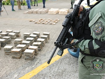 Noticia Radio Panamá | Personal antidrogas decomisa más de 460 paquetes con supuesta cocaína