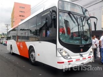 Noticia Radio Panamá | Operadores del Metro Bus amenazan con paro sino se les paga horas extras adeudadas