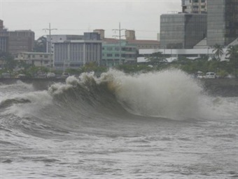 Noticia Radio Panamá | SINAPROC advierte advierte sobre fuertes oleajes en las costas del Caribe panameño