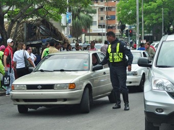 Noticia Radio Panamá | Vehículos con placa vencida y sin placa serán sancionados