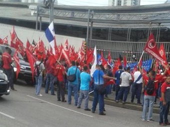 Noticia Radio Panamá | Se levanta huelga de trabajadores de la Cervecería Nacional irán a arbitraje
