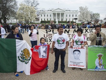 Noticia Radio Panamá | Padres de estudiantes desaparecidos en México anuncian huelga de hambre para finales de agosto