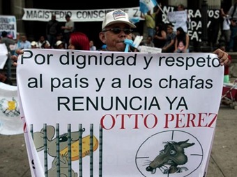 Noticia Radio Panamá | Miles de guatemaltecos deciden no reconocer a Pérez Molina como presidente
