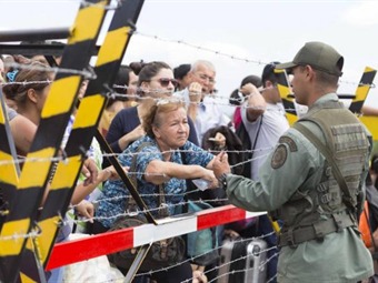 Noticia Radio Panamá | Siguen llegando personas a la frontera entre Colombia y Venezuela