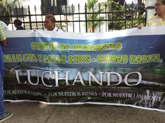 Noticia Radio Panamá | Moradores de Juan Díaz protestan en Alcaldía de Panamá por construcciones causantes de inundaciones