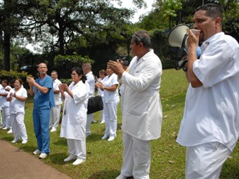 Noticia Radio Panamá | Técnicos de Enfermería llegan a acuerdo y suspenden paro