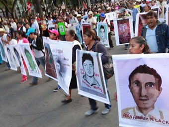 Noticia Radio Panamá | Padres de 43 desaparecidos exigen diálogo con ministro para levantar plantón