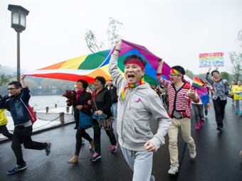 Noticia Radio Panamá | Los homosexuales chinos buscan el amparo de la ley para su lucha