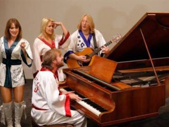 Noticia Radio Panamá | Subastan el piano con el que ABBA compuso éxitos como «Mamma Mia»