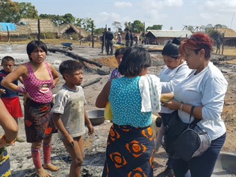 Noticia Radio Panamá | Continúa llegando la ayuda para los damnificados del incendio en la comarca Madugandi