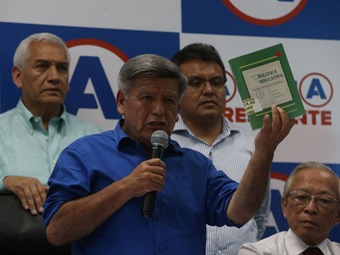 Noticia Radio Panamá | Un candidato a la presidencia de Perú plagió un libro completo