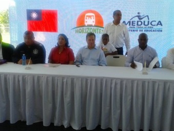 Noticia Radio Panamá | Presidente Varela lanza el proyecto Horizontes y entrega complejo deportivo en San Miguelito