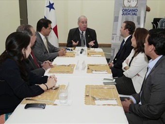 Noticia Radio Panamá | Directivos de la Cámara de Comercio se reúnen con autoridades del Ejecutivo y el Órgano Judicial
