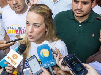 Noticia Radio Panamá | Lilian Tintori confía en que el «revocatorio eficaz» a Maduro llegue en julio