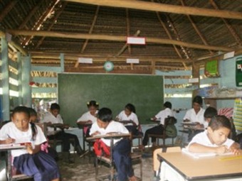 Noticia Radio Panamá | MEDUCA atenderá petición de eliminar escuelas ranchos en la comarca Ngäbe Bugle