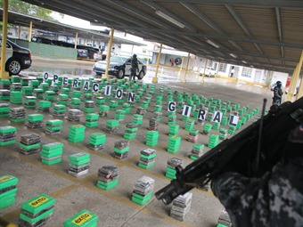 Noticia Radio Panamá | Unidades antidrogas de la PN incautan más de una tonelada de cocaína en operativo en la provincia de Colón