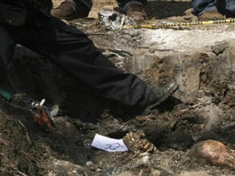 Noticia Radio Panamá | Inicia la exhumación de más de cien cuerpos en fosa del centro de México
