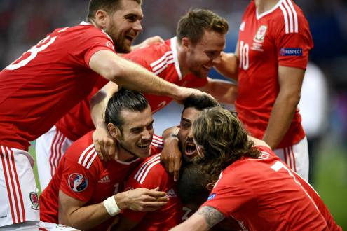 Noticia Radio Panamá | De la mano de Bale, Gales a octavos de final.