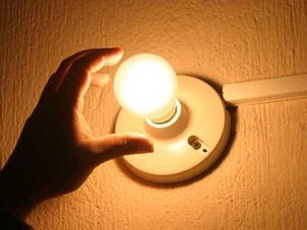 Noticia Radio Panamá | Moradores de Viejo Veranillo se quejan por instalación de energía eléctrica prepago