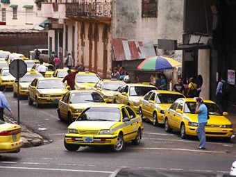 Noticia Radio Panamá | Dirigente de taxistas Ricardo Miranda señala que ATTT fiscaliza a unos si y a otros no