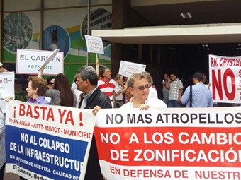 Noticia Radio Panamá | Protestan ante la Alcaldía capitalina. Exigen suspender cambios de zonificación