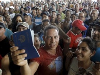 Noticia Radio Panamá | Presidente Varela confía en encontrar una salida al nuevo problema migratorio del país
