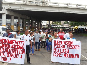 Noticia Radio Panamá | Precaristas protestan en las instalaciones del MIVIOT