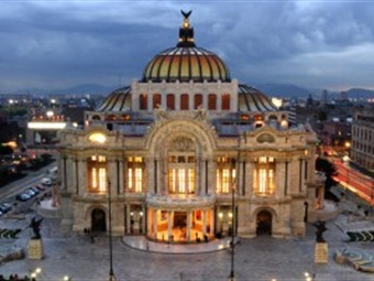 Noticia Radio Panamá | El gobierno mexicano espera rendir homenaje a Juan Gabriel en el Palacio de Bellas Artes