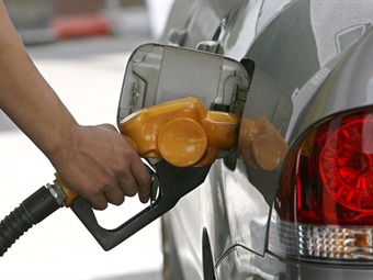 Noticia Radio Panamá | Secretario de Energía reacciona ante quejas de consumidores por costos del combustible