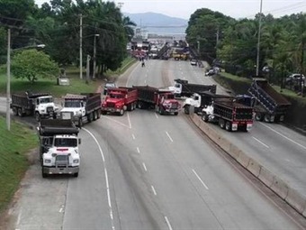 Noticia Radio Panamá | Lamentablemente cierre de calles es la única forma de tener atención; Dirigente camioneros
