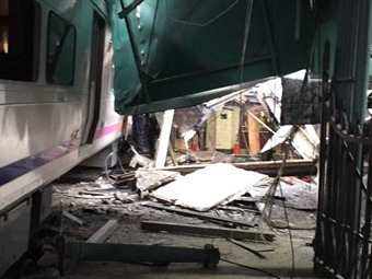 Noticia Radio Panamá | 3 personas muertas y centenares de heridos, en accidente de tren en Nueva Jersey