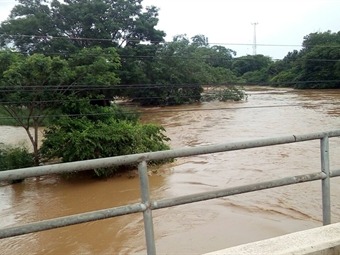 Noticia Radio Panamá | Fuertes lluvias causan desbordamiento del río La Villa