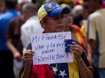Noticia Radio Panamá | Referendo revocatorio contra Nicolás Maduro en suspenso. Opositores en alerta