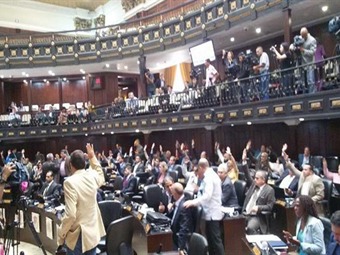 Noticia Radio Panamá | Asamblea Nacional aprueba iniciar un juicio político contra Nicolás Maduro
