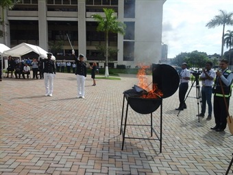 Noticia Radio Panamá | El Tribunal Electoral realizó el acto solemne de cremación de banderas en desuso