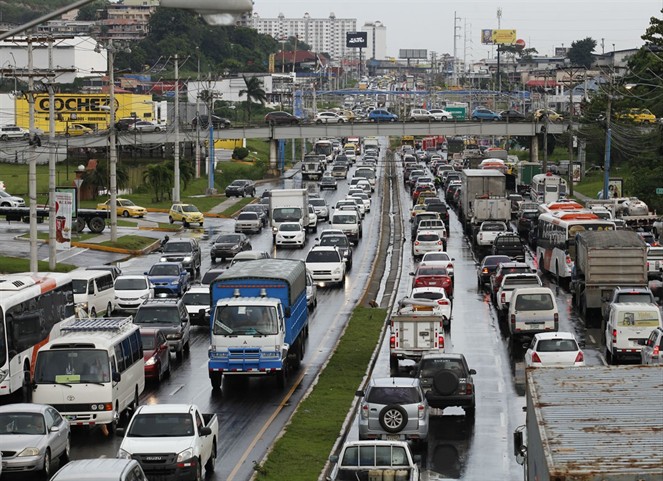 Noticia Radio Panamá | Tras peticiones de transportistas de Veracruz y de empresarios de Panamá Pacífico, Gobierno modifica plan antitranque
