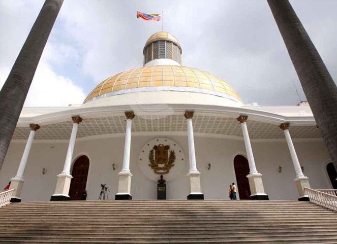 Noticia Radio Panamá | Asamblea nacional reanudará juicio político contra Maduro