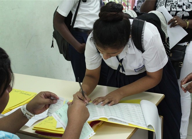 Noticia Radio Panamá | Estudiantes que recuperen sus calificaciones recibirán fondos de la beca universal