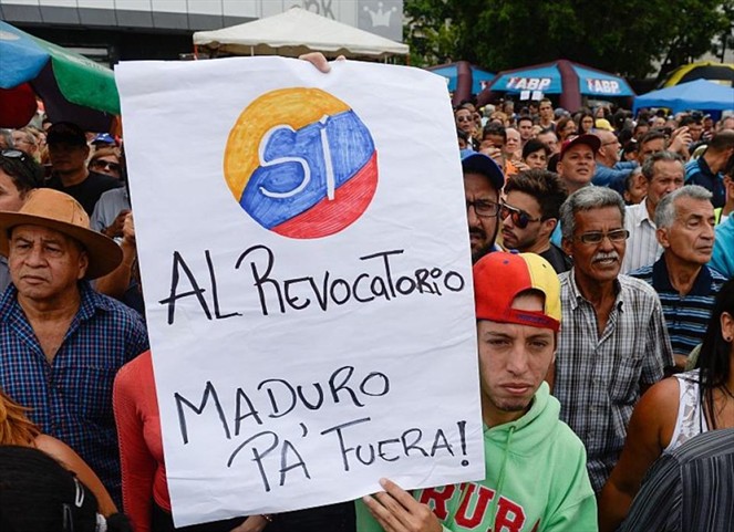 Noticia Radio Panamá | Asamblea Nacional declaró el abandono del cargo del presidente Maduro