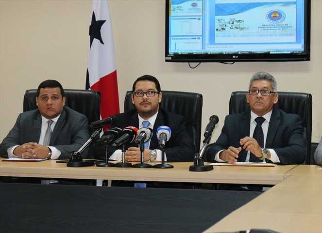 Noticia Radio Panamá | ATTT suspende ajustes en los costos del Registro Único Vehicular