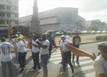 Noticia Radio Panamá | Funcionarios de la AMP protestaron en Colón