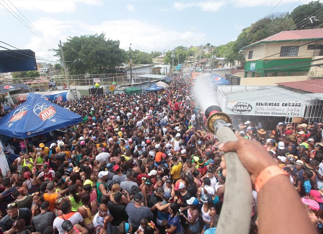 Noticia Radio Panamá | Uso de agua en Carnavales será regulada por Miambiente
